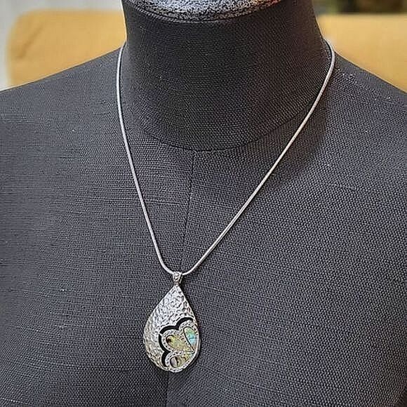 Vtg abalone inlay silver tone hammered metal pendant necklace - Picture 3 of 11